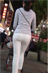 细腰宽臀紧身白裤妈妈[309M/M2TS]