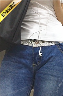 街拍地铁上的牛仔裤[553M/MOV]