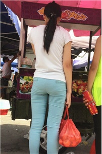 丰腴翘臀蓝色紧身裤MM[71.3M/MOV]