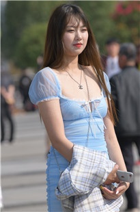 阳光女孩，性感低兄大白腿3A7948[1.51G]