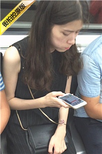 【醉爱作品】地铁高跟黑色连衣裤MT美眉[130M/MOV]