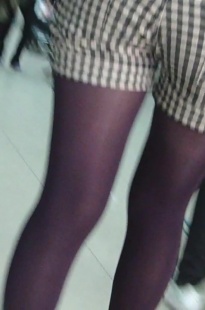 格子热裤黑丝小妹[125M/MP4]