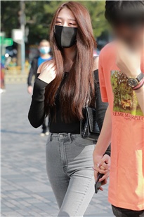 【玻璃街拍】灰色牛仔裤女友MJ2081[2.64G]