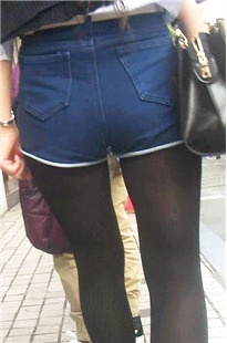 性感时髦前卫蓝色热裤黑色SW魅力少女[263M/MP4]