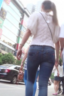 好肥美的长牛仔裤紧臀啊[182M/MTS]