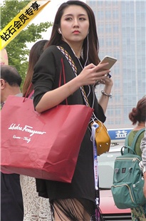 4K-街拍极品时尚美女模特[2.11G/MP4]