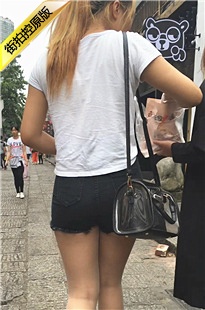 黑色热裤紧身翘臀金发肉丝美眉[1.98G/AVI]