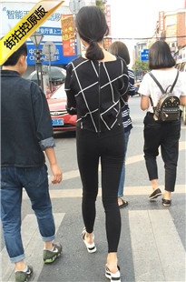 嫩嫩黑色紧身裤小学妹，疑似小百合[335M/MOV]