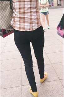 花格衫黑色紧身裤MM[158M/MP4]