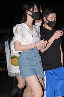 白皙美腿美足小姐姐3A4889[1.64G]