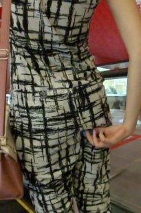 妹子，内内夹缝了吗[176M/MTS]