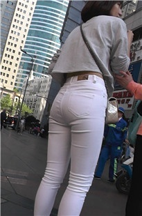 【幽明作品】性感包臀紧身白裤美女[MP4/568MB]