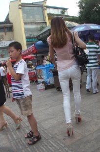 高跟白裤MM[120M/MP4]