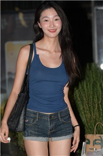 搭讪热裤大长腿女生3A6456[1.8G]