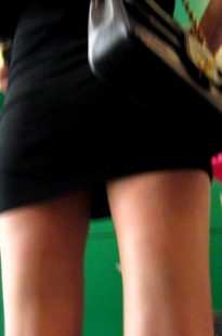 黑色超短裙高挑极品美女[1.43G/MP4]