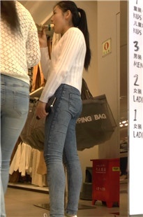 两个清纯牛仔裤小妹逛商场[178M/M2TS]