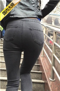 【熬夜猫作品】紧身黑牛风sao眼镜女[MOV/787MB]