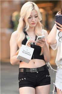 白到发光之美女3A7141[737M]