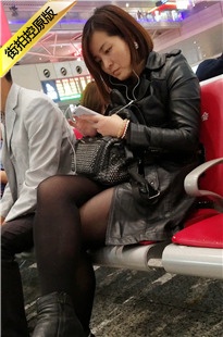 4K-车站黑色SW丰满大腿美妇[895M/MP4]