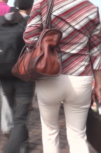 提着包的紧身白裤熟女[432M/MTS]