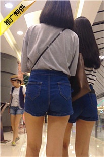 两个热裤MM粉嫩清透的大白腿[63.7M/MOV]