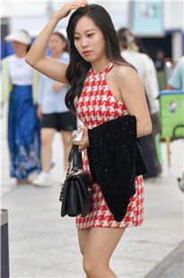 网格裙美腿小姐姐3A6852[1.37G]