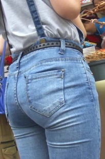 紧身丰臀80后人七，看穿着打扮似乎还有一颗少女之心[256M]