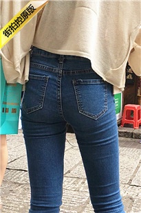 街拍极品蓝色牛仔裤翘臀美眉[370M/MOV]