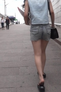 地下通道的两个年轻妹纸[80M/MTS]