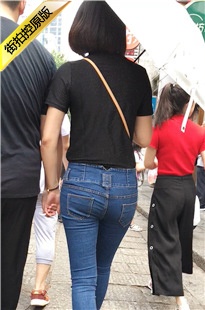 街拍蓝色牛仔裤紧臀美眉[472M/MOV]