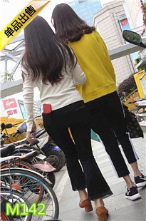 4K-街拍两个黑色紧身裤员润美臀美眉M142[894M]