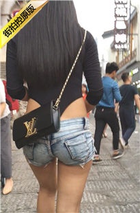 劲爆身材牛仔热裤长发美女[403M/MOV]