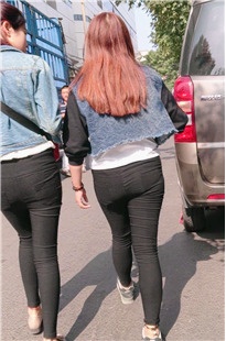 两个红发黑紧紧绷屁屁MM [166M/MP4]