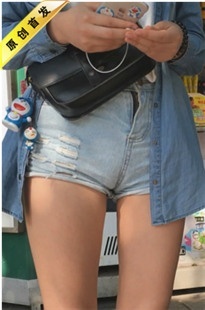 【狼哥最新原创作品】公交长腿小妹[MP4/4GB]