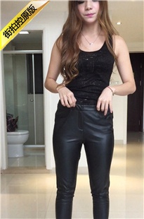 黑色皮裤模特拍摄[520M/MOV]