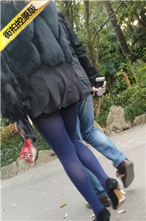 4K-公园内的蓝丝黑高跟MM [577M/MP4]