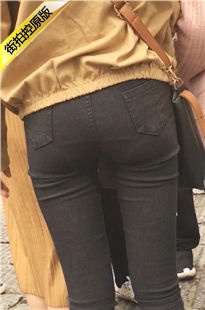 黑色紧身牛仔裤美眉[191M/MOV]