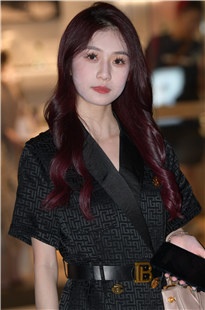 白皙美腿女孩，想疼爱她3A5731[3.24G]