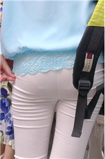 大爱这种年轻妹纸穿白色包臀长裤[173M/MP4]