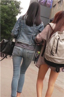 身材长相都一流的美女[681M/AVI]