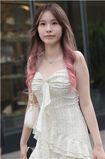 白皙美腿美足的美女3A6313[1.85G]