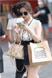 超短裙，性感的美女3A4475[2.06G]