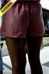 红色热裤长腿MM遭遇咸猪手袭臀[251M/MP4]