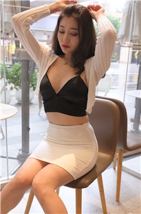 白色包屯裙美女MJ2143