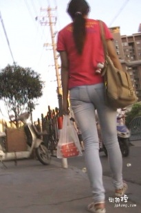 长牛仔裤小妹，屁屁不够翘啊[65.3M/MPG]