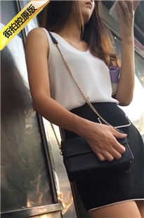 黑色超短裙长腿女神在等车[51M/MP4]