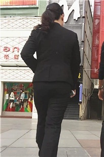 街拍周大福金店西裤职业装OL [333M/MP4]