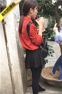 黑色短裙黑丝美眉[140M/MOV]