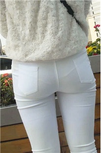 白裤美眉在看风景，我在看美臀[172M/MP4]