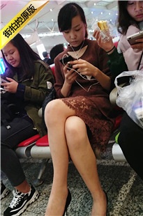 4K-高铁站候车的连衣长裙肉丝高跟漂亮大长腿美女[509M/MP4]